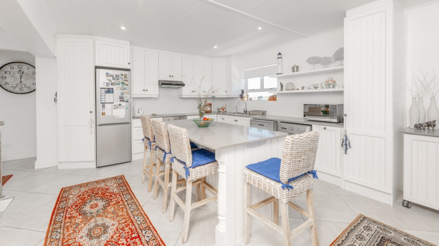 4 Bedroom Property for Sale in Oceanview Heights Western Cape